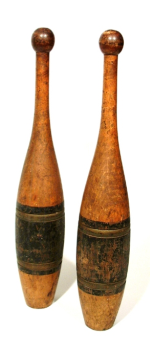 Indian club eszköz, remekül illeszkedik a kettlebell edzésbe, mint bemelegítés.